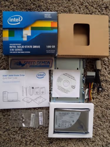 Intel 330 180 GB SSD 2.5" SATA 6.0 Gb/s